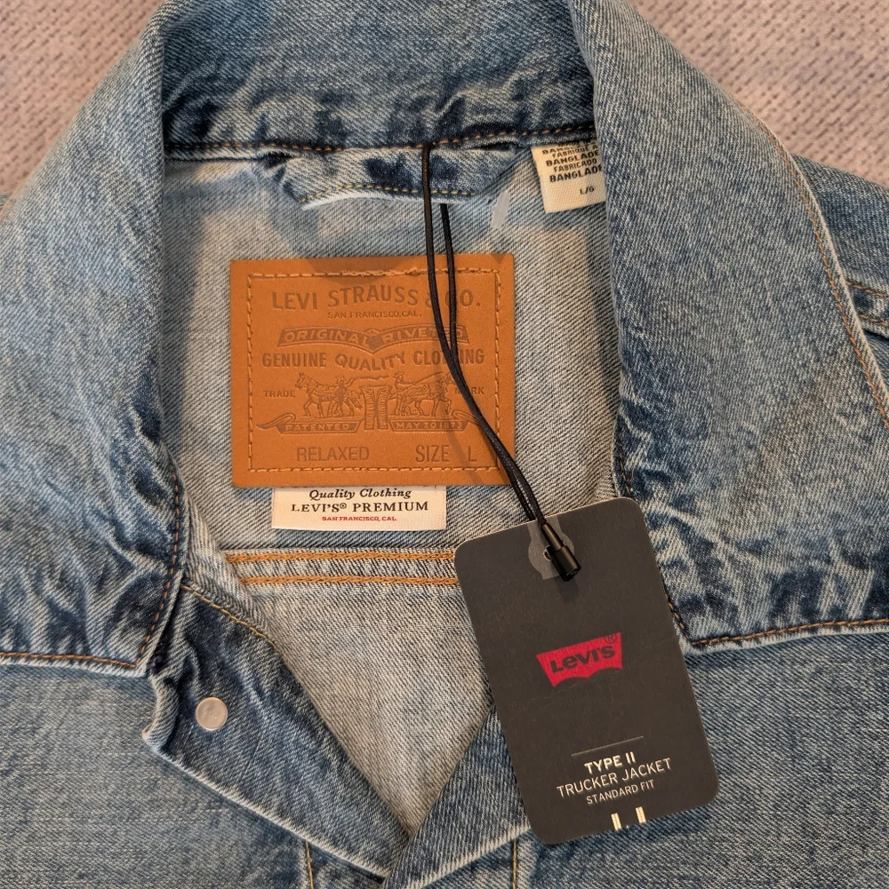 Levi's Washed Blue Denim Trucker Jacket - Picture 5 of 12